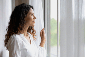 Reinventarse en la era del cansancio: el arte de crecer sin quemarse crecer-sin-quemarse-bienestar-emocional-reflexion-equilibrio.jpg